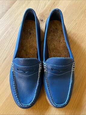 BASS Weejuns blue pebbled leather loafers. Ultimate preppy shoes! Comfortable!!